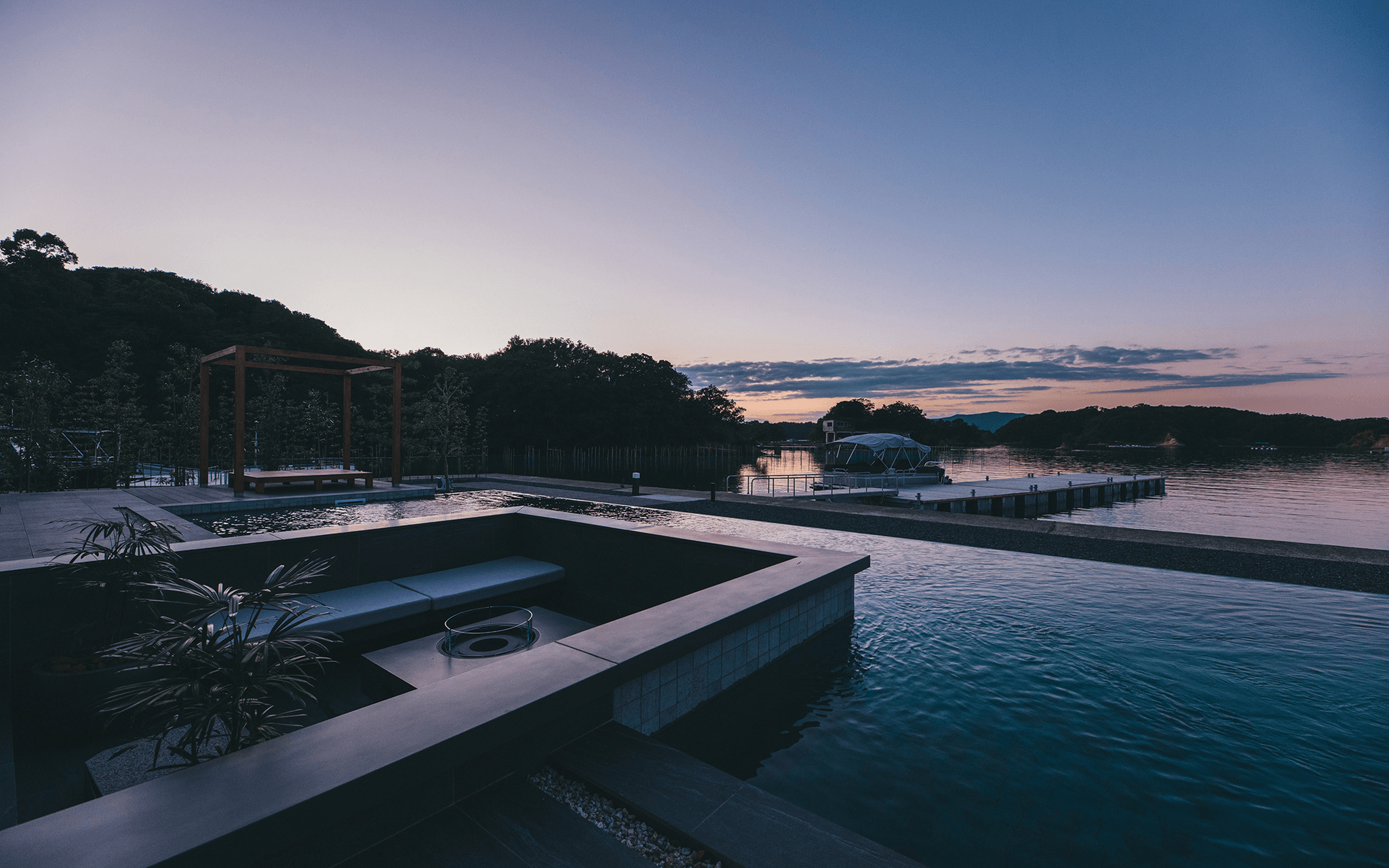 MOKU ISESHIMA - Wide Image 1