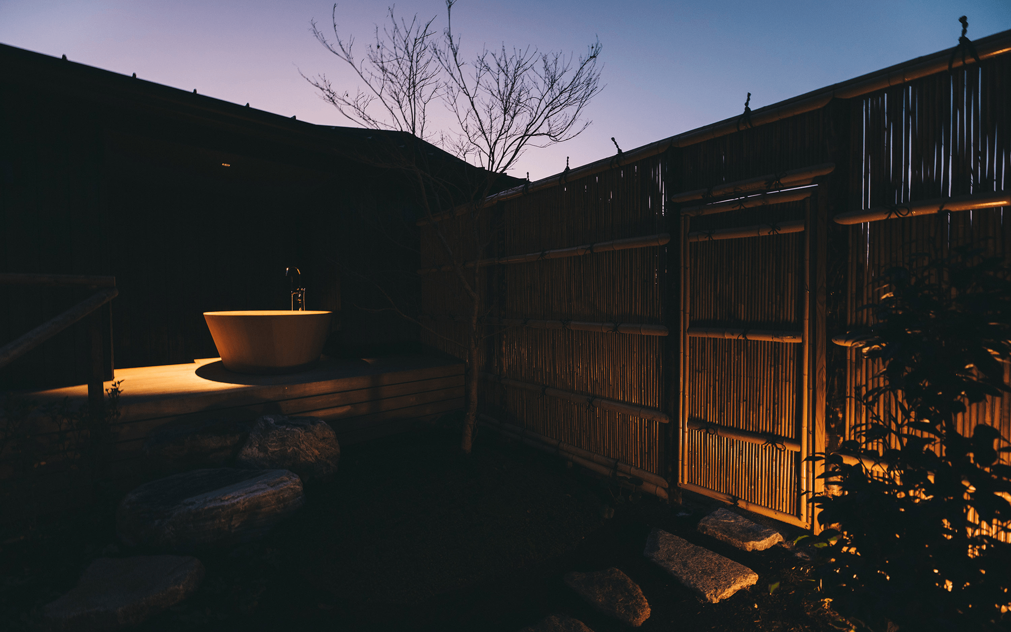 MOKU ISESHIMA - Wide Image 1