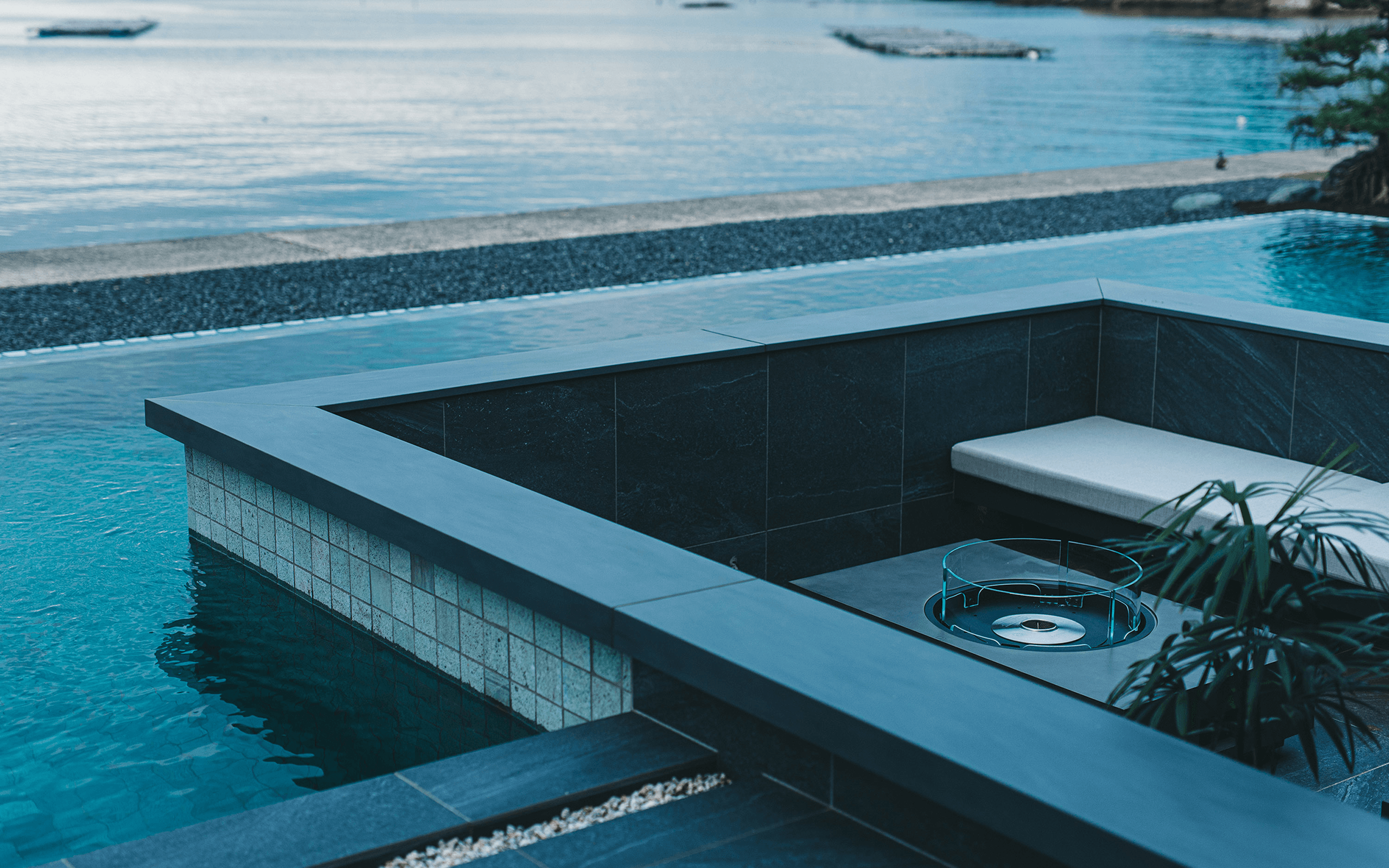 MOKU ISESHIMA - Wide Image 1